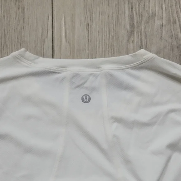 Lululemon Muscle Love Long Sleeve Shirt *Motif White Size 4 NWOT - Picture 5 of 5